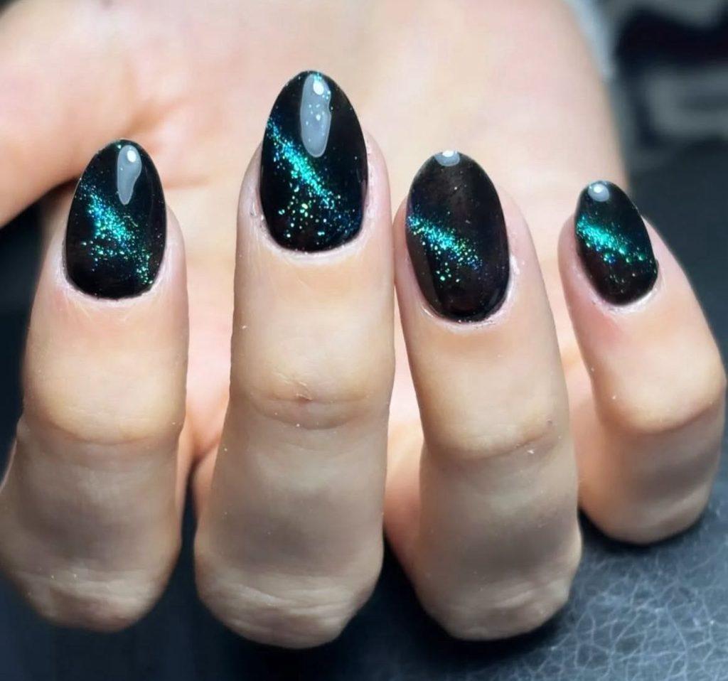 پرسنل مجرب و فعال در زمینه ناخن و اکستنشن مژه