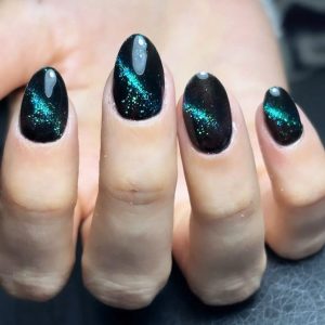 پرسنل مجرب و فعال در زمینه ناخن و اکستنشن مژه